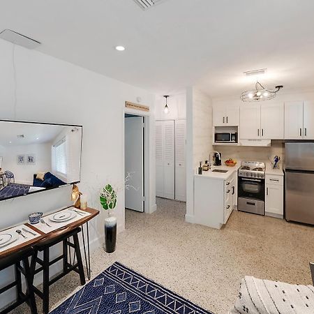 Beautiful 1 Bedroom Steps To The Beach! West Palm Beach Exterior photo